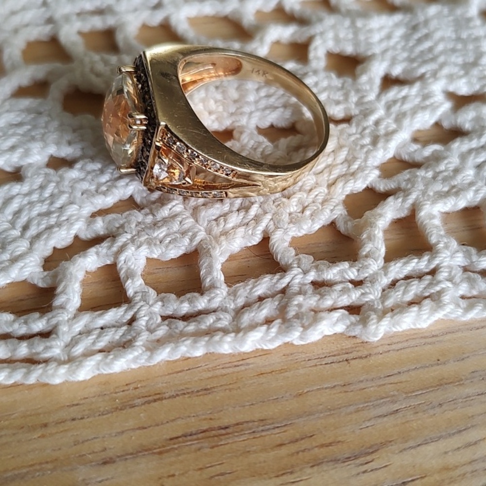 14k Gold-Ring with Smokey Topaz Center Stone - Elegant Women's Jewelry - Picture 6 of 7